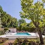 Villa Relax In Style - Prime Spot With Garden & Natural Pool *