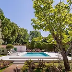 Relax In Style - Prime Spot With Garden & Natural Pool