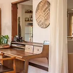 Relax In Style - Prime Spot With Garden & Natural Pool