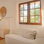 Relax In Style - Prime Spot With Garden & Natural Pool