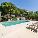 Relax In Style - Prime Spot With Garden & Natural Pool *
