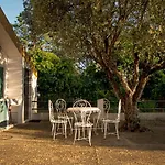 Relax In Style - Prime Spot With Garden & Natural Pool Villa Azeitão