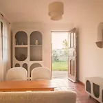 Villa Relax In Style - Prime Spot With Garden & Natural Pool Azeitão