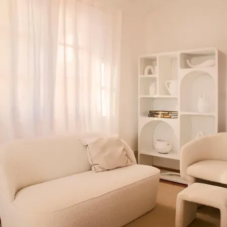 Relax In Style - Prime Spot With Garden & Natural Pool Willa