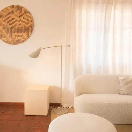 Relax In Style - Prime Spot With Garden & Natural Pool