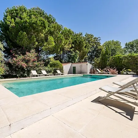 Relax In Style - Prime Spot With Garden & Natural Pool *