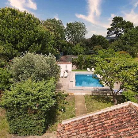 Relax In Style - Prime Spot With Garden & Natural Pool